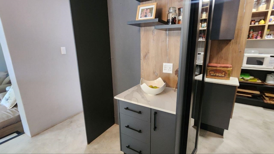 5 Bedroom Property for Sale in Safari Gardens North West